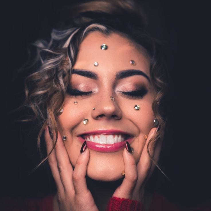 Portrait of Ananya meditation instructor